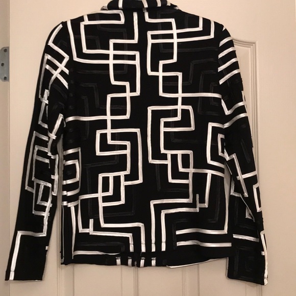 Long sleeve black and white jacket. - Picture 4 of 4